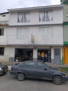 a gray car parked in front of a building at Mi casa tu casa in Santa Rosa de Cabal