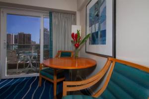 Afbeelding uit fotogalerij van Ocean views Walk to beach Waikiki and mall 1223 in Honolulu