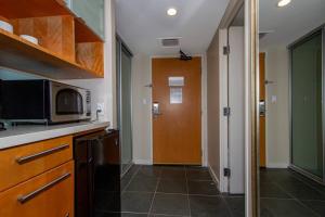 Afbeelding uit fotogalerij van Ocean views Walk to beach Waikiki and mall 1223 in Honolulu +5 foto's