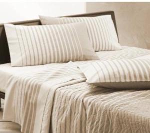 Postel nebo postele na pokoji v ubytování Smart House Rooms Central Luxury