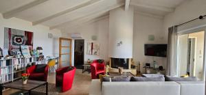 Posedenie v ubytovaní Splendide villa de rêve climatisée avec vue mer & montagne et sa piscine chauffée