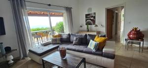 Posedenie v ubytovaní Splendide villa de rêve climatisée avec vue mer & montagne et sa piscine chauffée