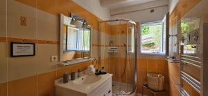 Kúpeľňa v ubytovaní Splendide villa de rêve climatisée avec vue mer & montagne et sa piscine chauffée