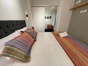 מיטה או מיטות בחדר ב-BestHostRio - Ideal para casais e perto da praia