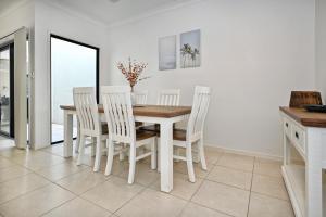 Fotografie z fotogalerie ubytování Stylish Maroochydore Delight - 3 bed, 2 bath v destinaci Maroochydore