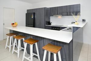 Kuchyň nebo kuchyňský kout v ubytování Stylish Maroochydore Delight - 3 bed, 2 bath