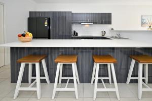 Kuchyň nebo kuchyňský kout v ubytování Stylish Maroochydore Delight - 3 bed, 2 bath