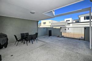 Balkón nebo terasa v ubytování Stylish Maroochydore Delight - 3 bed, 2 bath