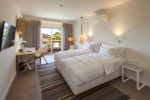 Tempat tidur dalam kamar di Costa d'Oiro Ambiance Village