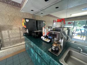a kitchen with a counter top with a coffee maker at Econo Lodge Inn & Suites Murfreesboro in Murfreesboro