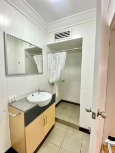 a bathroom with a sink and a mirror at Econo Lodge Karratha in Karratha