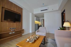 TV a/nebo společenská místnost v ubytování Sotogrande Hotel Palawan + 4 fotografie