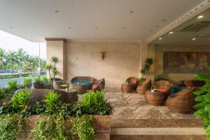 O grădină în afara SeaFront Hotel DaNang