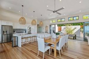 Η κουζίνα ή μικρή κουζίνα στο Cooinda luxury residence and studio