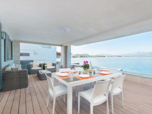 a dining room with a white table and chairs at Aixa - House In Marina Manresa Free Wifi in Alcudia