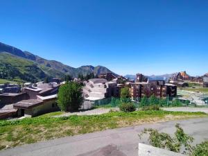 a view of a city with mountains in the background at Appartement Avoriaz, 2 pièces, 4 personnes - FR-1-633-73 in Morzine