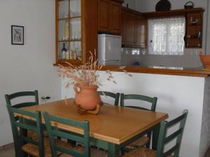 Kuchyň nebo kuchyňský kout v ubytování Kolios Seaside Apartments