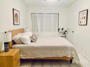 Lighthouse Guest Suitesにあるベッド