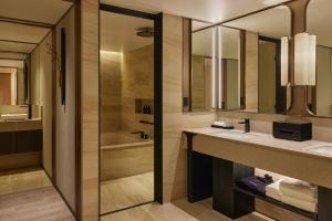 Dusit Thani Kyoto的一间浴室