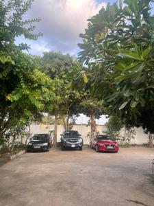 a group of three cars parked in a parking lot at Phụng Kim Thảo Hotel Long An in Long An