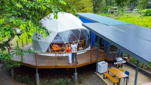Zahrada ubytování Bitzu Dome-Bijagua Riverside Glamping