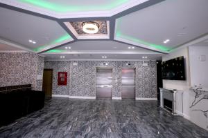 a large room with a ceiling with green lights at Hotel Liberty Inn & Suites-JFK Airport- La Guardia Airport in Queens