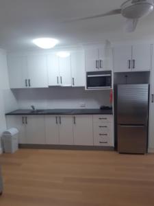 Cucina o angolo cottura di Seashells Beachfront Resort