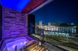 Balkón nebo terasa v ubytování Yeosu View Foret Pension