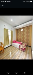 Tempat tidur dalam kamar di Khanza09