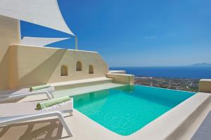Bazen v nastanitvi oz. blizu nastanitve Skyfall Suites - Adults Only