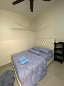 Una cama o camas en una habitación de Homestay 3R2B Muci Residensi Zamrud, Kajang 2, Bandar Baru Bangi - non smoking homestay