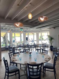 伊甸园宫奥拉克酒店餐厅或其他用餐的地方