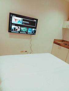 Μια τηλεόραση ή/και κέντρο ψυχαγωγίας στο JP Santiago Studio Makati J202