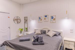 a bedroom with a bed with a camera on it at Apple Villas in Haad Chao Phao