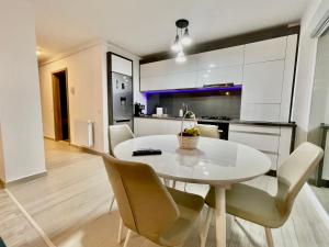 Kuchyň nebo kuchyňský kout v ubytování YamaLuxe Apartments - Citadel Residence