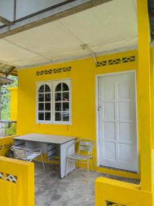 Fotografie z fotogalerie ubytování yellow homestay v destinaci Kampong Sarang Tiong