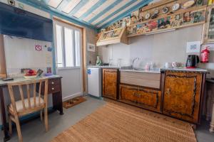 A kitchen or kitchenette at Container Luxury House