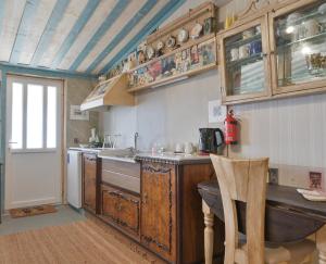 A kitchen or kitchenette at Container Luxury House