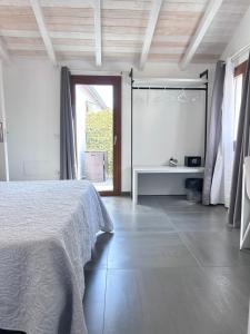 Postel nebo postele na pokoji v ubytování Longevity Hotel