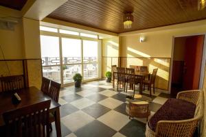 Posezení v ubytování Hotel Hill Queen near Sherpa Gumba Darjeeling Mall 5 Min Couple Friendly