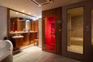 Koupelna v ubytování BeautyD GREY ROOM centrum Gullegem