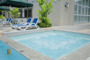 Bazén v ubytování Sotogrande Davao Hotel nebo v jeho okolí