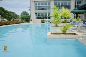 Bazén v ubytování Sotogrande Davao Hotel nebo v jeho okolí