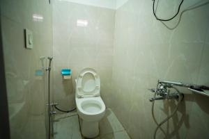 Koupelna v ubytování Hotel Hill Queen near Sherpa Gumba Darjeeling Mall 5 Min Couple Friendly