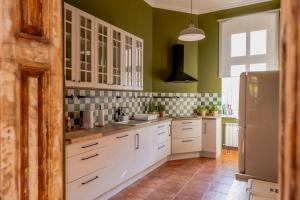 Kuchyňa alebo kuchynka v ubytovaní Atelier Hostel