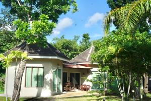 Aed väljaspool majutusasutust Avare House Krabi