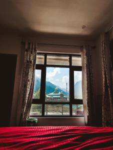 山景或在旅舍看到的山景