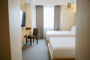 Postel nebo postele na pokoji v ubytování Sotogrande Davao Hotel
