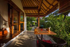 Κήπος έξω από το Bali Marina Villa's