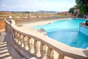 a large swimming pool on top of a building at Oceanis Park Andakana 